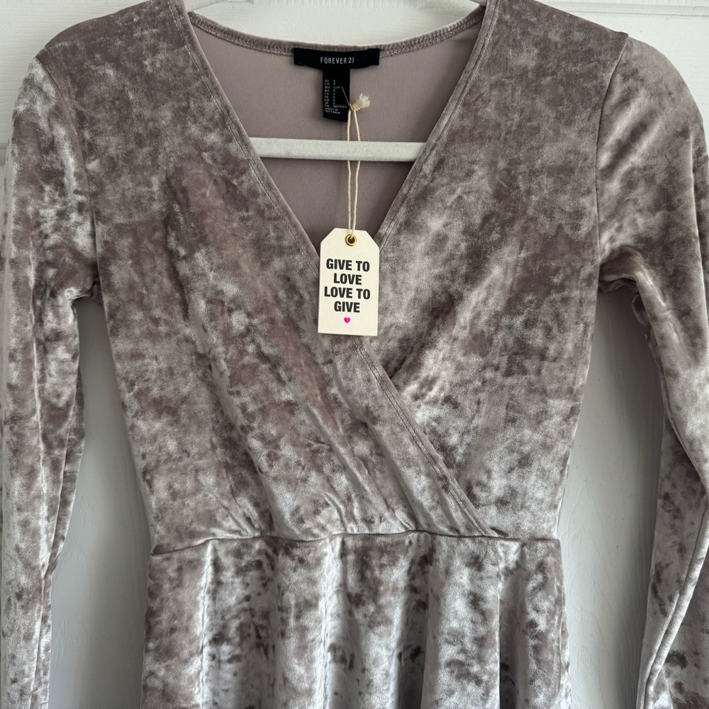Forever 21 Crushed Velvet Long Sleeve Mini Dress in Champagne - Picture 2 of 6